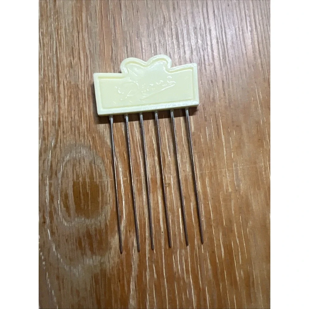 Vintage Diane Hair Lift  Metal Pick Yellow Plastic in Original Carry Case 4